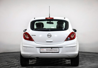 Подержанный автомобиль Opel Corsa 2013 года (6 фото)