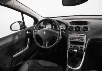 Подержанный автомобиль Peugeot 308 Hatchback 2008 года (9 фото)
