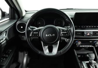 Подержанный автомобиль Kia K3 Sedan 2021 года (22 фото)