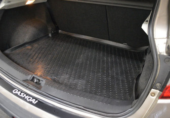 Подержанный автомобиль Nissan Qashqai 2012 года (16 фото)