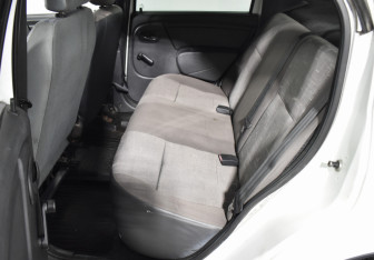 Подержанный автомобиль Renault Logan Sedan 2012 года (11 фото)