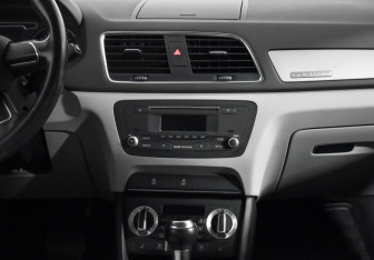 Подержанный автомобиль Audi Q3 2012 года (15 фото)