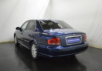 Подержанный автомобиль Hyundai Sonata 2006 года (7 фото)