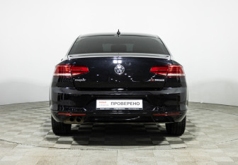 Подержанный автомобиль Volkswagen Passat Sedan 2017 года (6 фото)