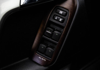 Подержанный автомобиль Toyota Land Cruiser Prado 2014 года (20 фото)