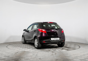 Подержанный автомобиль Mazda 2 Hatchback 2012 года (7 фото)
