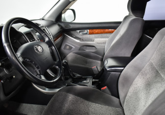 Подержанный автомобиль Toyota Land Cruiser Prado 2008 года (10 фото)