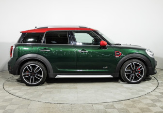 Подержанный автомобиль MINI Countryman 2017 года (4 фото)
