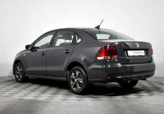 Подержанный автомобиль Volkswagen Polo Sedan 2017 года (7 фото)