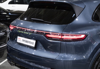 Подержанный автомобиль Porsche Cayenne 2018 года (13 фото)
