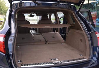 Подержанный автомобиль Porsche Cayenne 2010 года (32 фото)