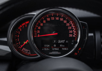 Подержанный автомобиль MINI Hatch 2020 года (14 фото)