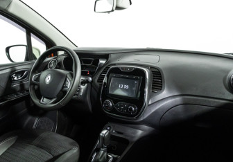 Подержанный автомобиль Renault Kaptur 2017 года (9 фото)