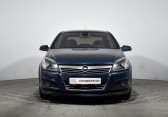 Подержанный автомобиль Opel Astra Sedan 2008 года (2 фото)