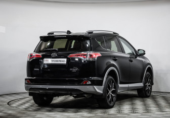 Подержанный автомобиль Toyota RAV4 2016 года (5 фото)