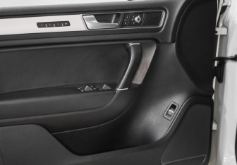 Подержанный автомобиль Volkswagen Touareg 2015 года (20 фото)