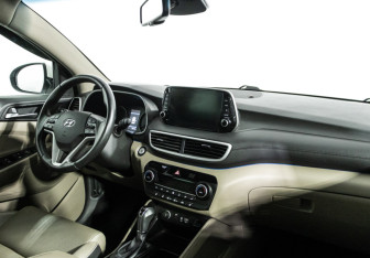 Подержанный автомобиль Hyundai Tucson 2020 года (9 фото)