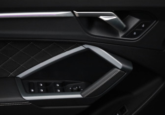 Подержанный автомобиль Audi Q3 2024 года (26 фото)