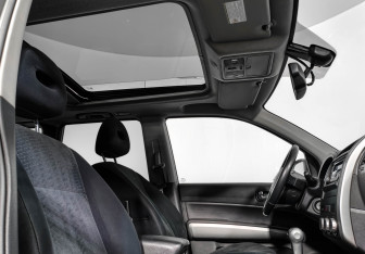 Подержанный автомобиль Nissan X-Trail 2012 года (14 фото)