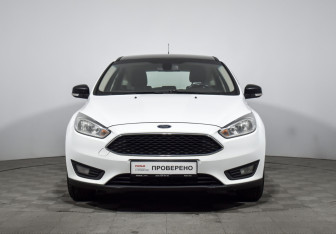 Подержанный автомобиль Ford Focus Hatchback 2017 года (2 фото)