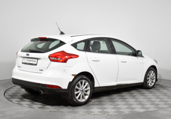 Подержанный автомобиль Ford Focus Hatchback 2017 года (5 фото)