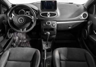 Подержанный автомобиль Renault Clio Hatchback 2010 года (14 фото)