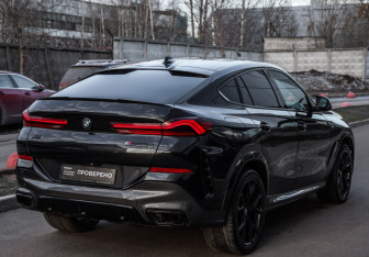 Подержанный автомобиль BMW X6 2020 года (7 фото)