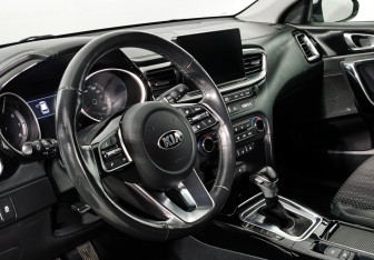 Подержанный автомобиль Kia Ceed Hatchback 2018 года (9 фото)