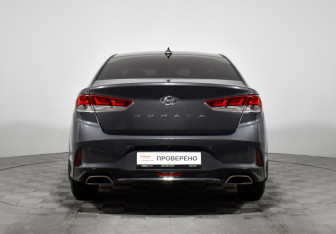 Подержанный автомобиль Hyundai Sonata 2018 года (6 фото)