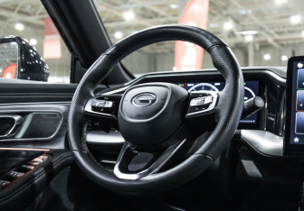 Подержанный автомобиль GAC GS8 2024 года (18 фото)