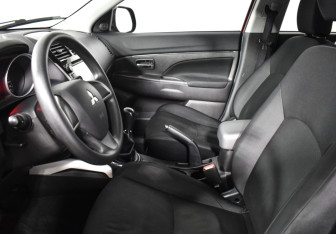 Подержанный автомобиль Mitsubishi ASX 2013 года (10 фото)