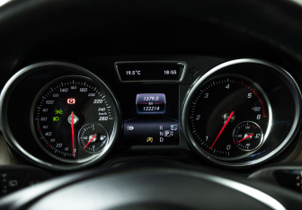 Подержанный автомобиль Mercedes-Benz GLE 2017 года (12 фото)