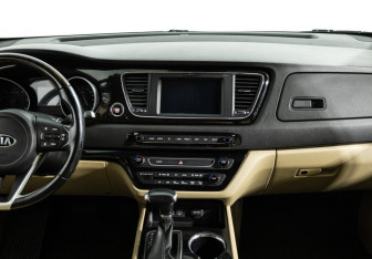 Подержанный автомобиль Kia Carnival 2019 года (14 фото)
