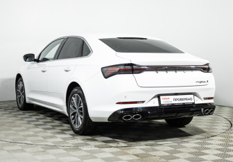 Подержанный автомобиль Geely Preface 2024 года (7 фото)