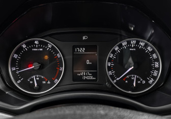 Подержанный автомобиль Skoda Octavia Liftback 2011 года (17 фото)
