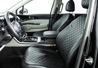 Подержанный автомобиль Kia Carnival 2021 года (16 фото)