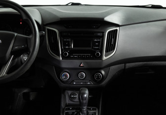 Подержанный автомобиль Hyundai Creta 2017 года (14 фото)