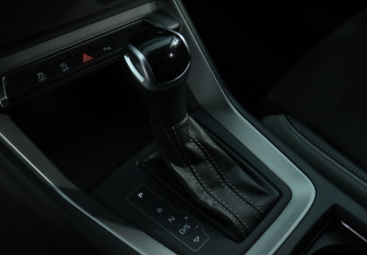 Подержанный автомобиль Audi Q3 2020 года (16 фото)