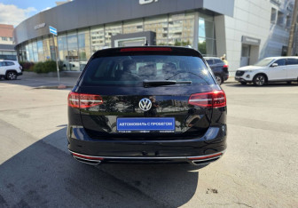 Подержанный автомобиль Volkswagen Passat Wagon 2019 года (5 фото)