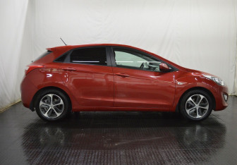 Подержанный автомобиль Hyundai i30 Hatchback 2015 года (4 фото)