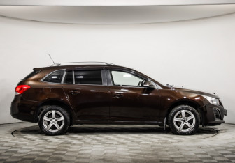Подержанный автомобиль Chevrolet Cruze Wagon 2014 года (4 фото)