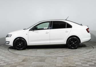 Подержанный автомобиль Skoda Rapid Liftback 2016 года (8 фото)