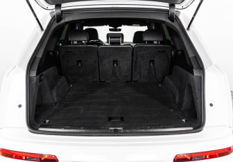 Подержанный автомобиль Audi Q7 2016 года (28 фото)