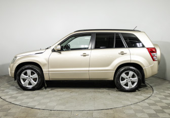 Подержанный автомобиль Suzuki Grand Vitara 2010 года (8 фото)