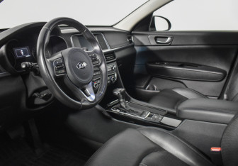 Подержанный автомобиль Kia Optima Sedan 2017 года (9 фото)