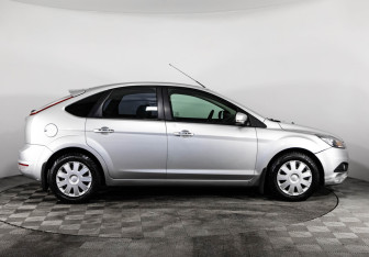 Подержанный автомобиль Ford Focus Hatchback 2011 года (4 фото)