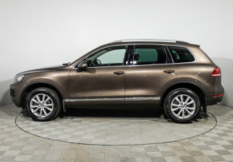 Подержанный автомобиль Volkswagen Touareg 2013 года (8 фото)