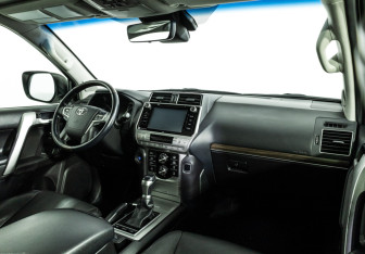 Подержанный автомобиль Toyota Land Cruiser Prado 2017 года (9 фото)