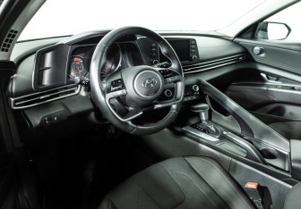 Подержанный автомобиль Hyundai Elantra Sedan 2020 года (11 фото)