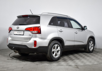 Подержанный автомобиль Kia Sorento 2013 года (5 фото)